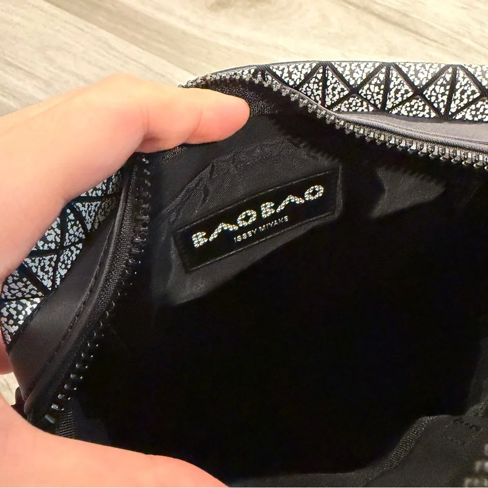 BAO BAO ISSEY MIYAKE Black Voyager Crossbody Bag 241730M170007 - Picture 7 of 15